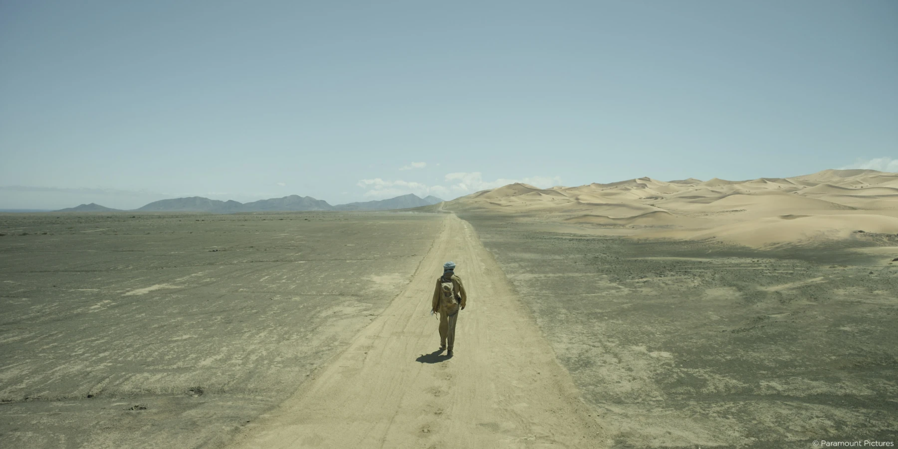  Man walking in desert shot Raynault vfx 