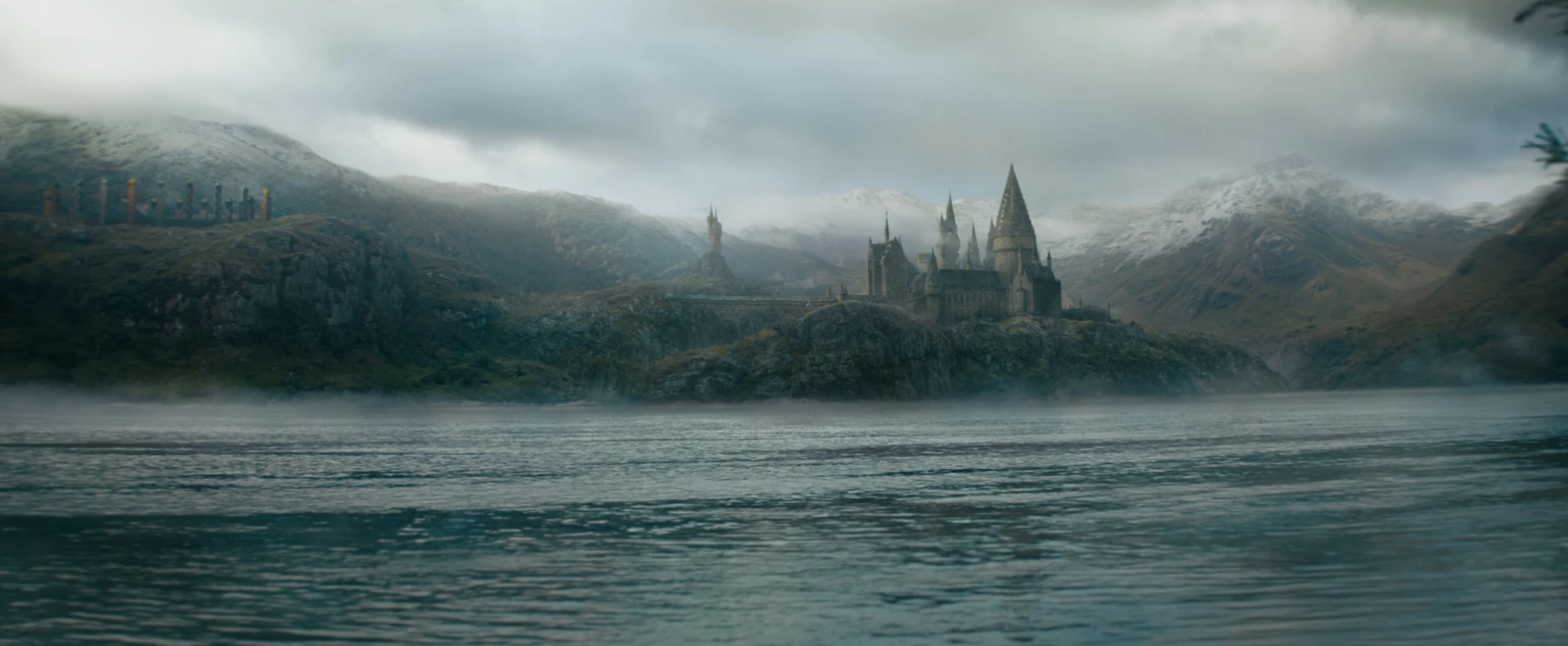 Fantastic Beasts: The Secrets of Dumbledore castle with lake in front Raynault vfx